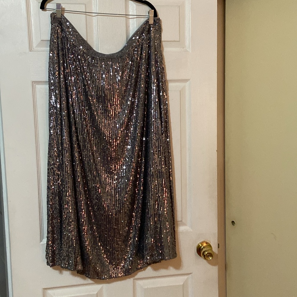 Plus Size Sequins Pleated Midi Skirt